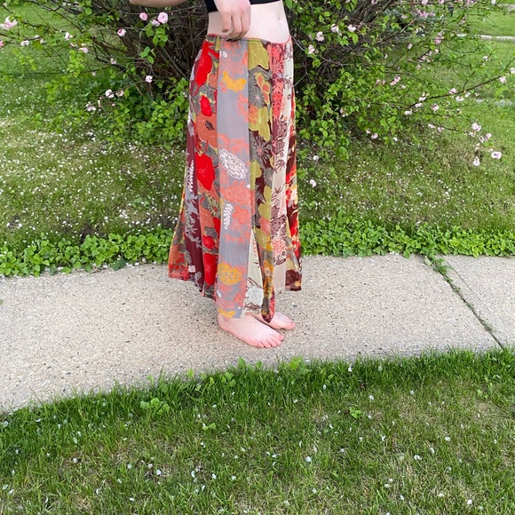 ATTITUDE MAXI SKIRT - Picture 2 of 5